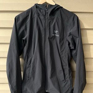 Women’s Medium Arc’teryx rain jacket
